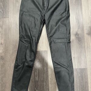 Blank NYC Black Skinny Jeans Sleek Fit
